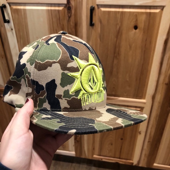 525 Camo And Neon Volcom Snapback Hat 